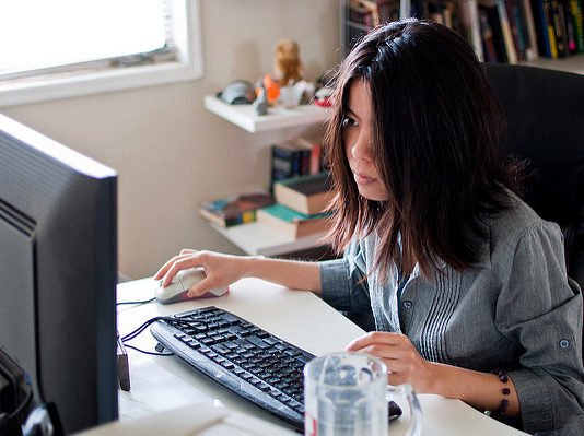 Amazon supprime une machine de recrutement IA “anti-femmes”